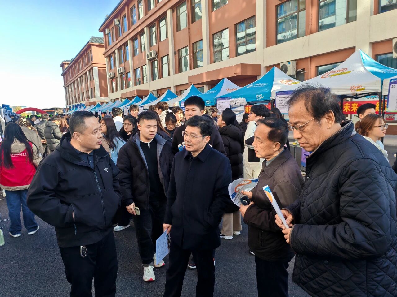 e49355dd84951a4180bc15613f539315